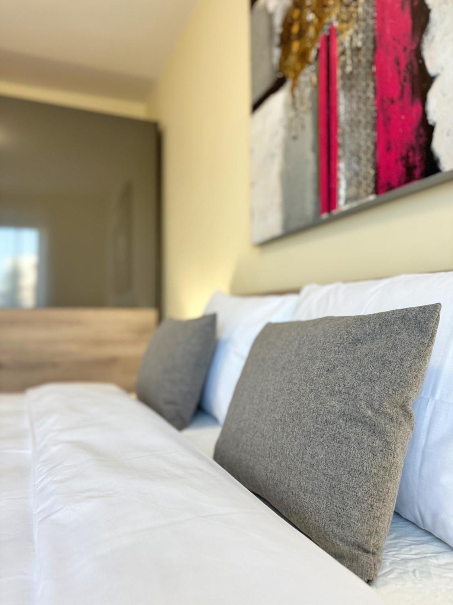 Restful Apartment For 4 Guests In Burgas City Eksteriør billede