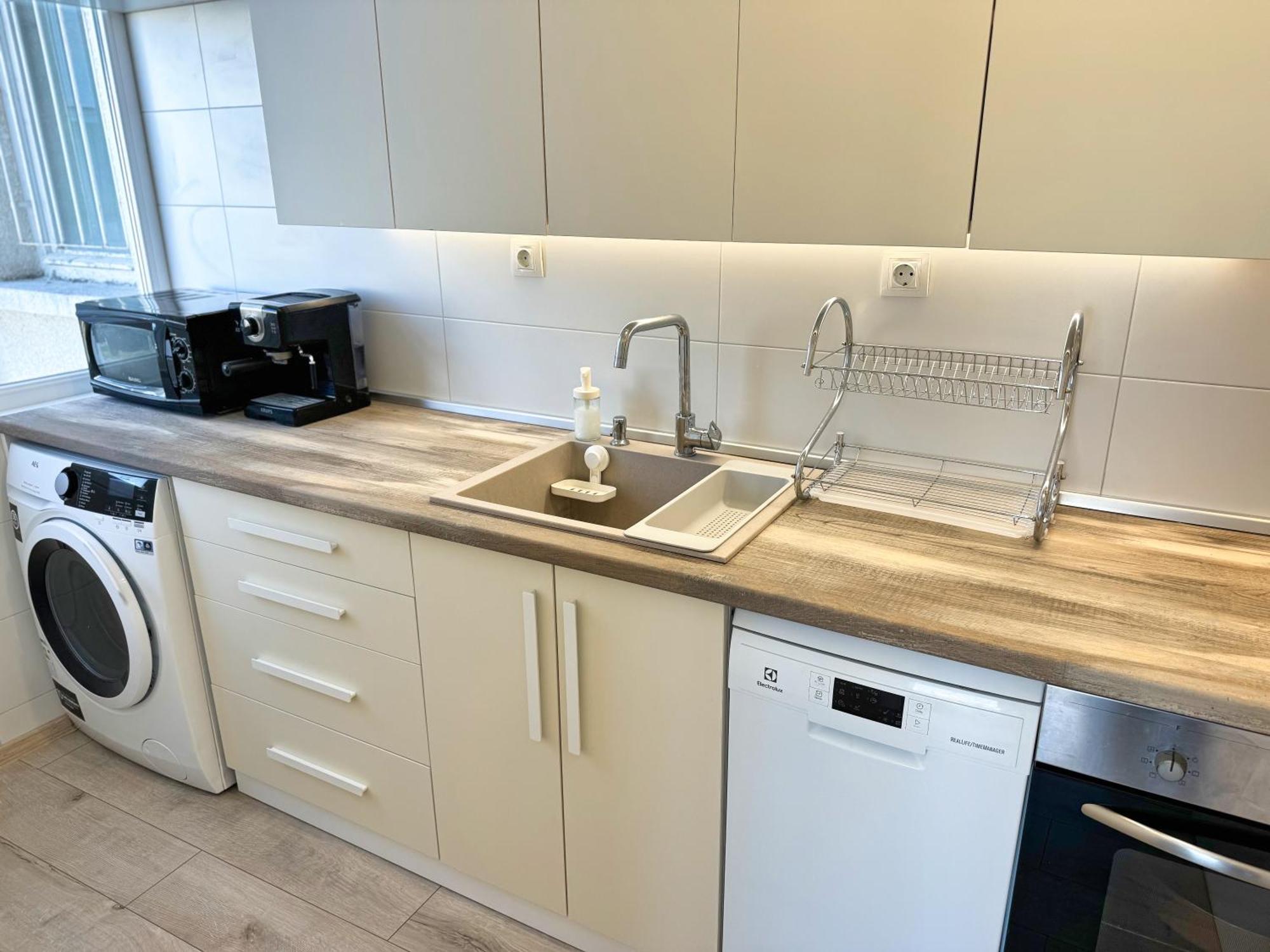 Restful Apartment For 4 Guests In Burgas City Eksteriør billede