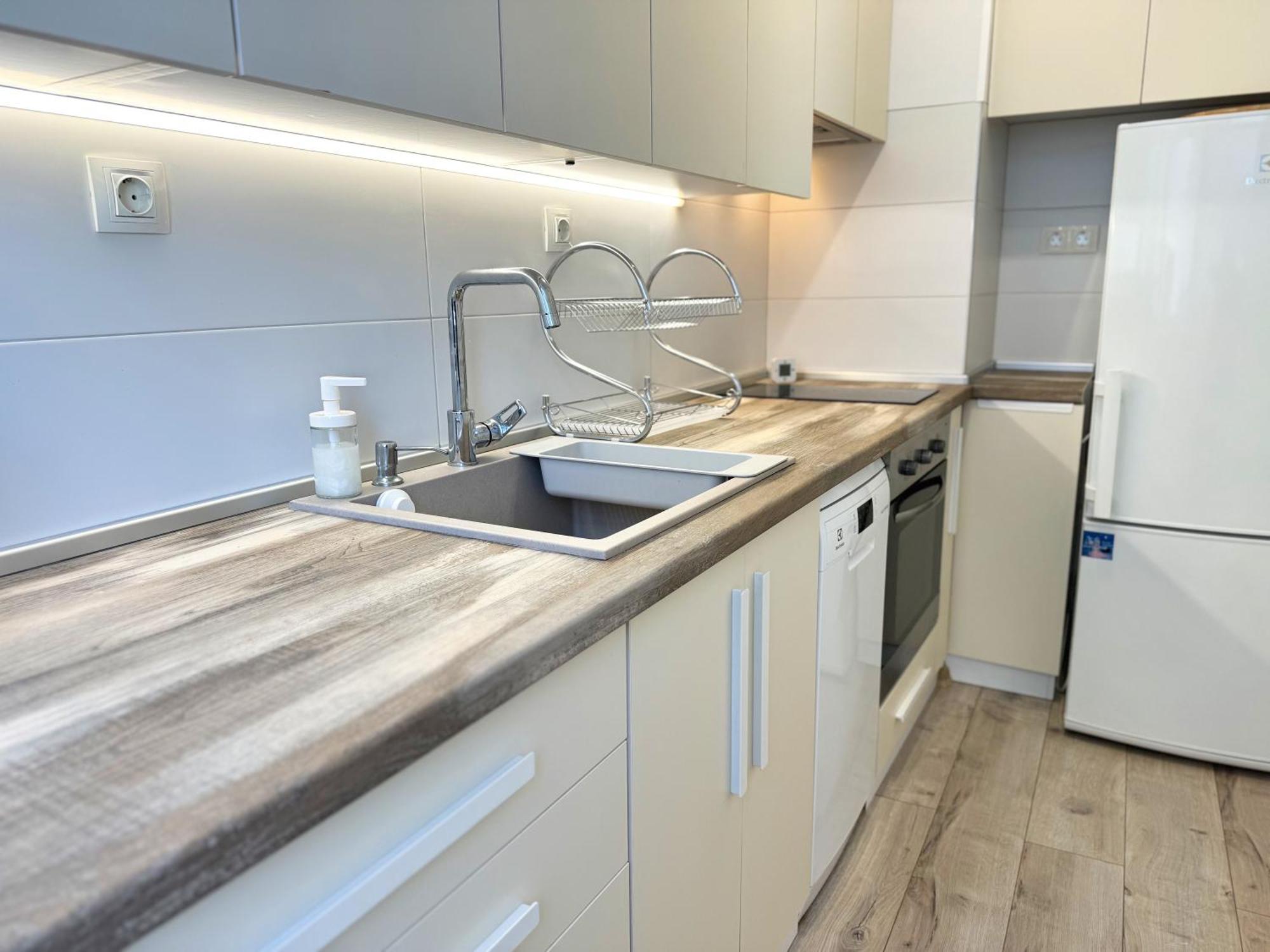 Restful Apartment For 4 Guests In Burgas City Eksteriør billede